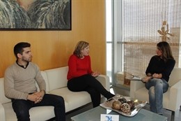 La diputada Ana Mata se reúne con Asociación de Trabajadores Sociales