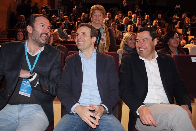 Pablo Casado con Juanma Moreno y Adolfo Molina