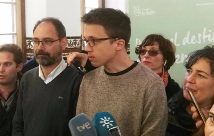 El secretario Político de Podemos, Íñigo Errehón, junto a Montero en Málaga