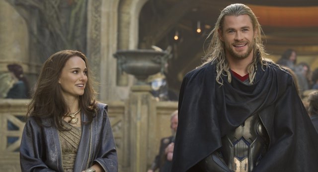 Natalie Portman y Chris Hemsworth en Thor: El mundo oscuro