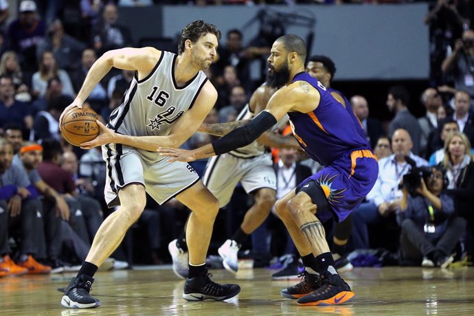 Pau Gasol Tyson Chandler San Antonio Spurs Phoenix Suns NBA