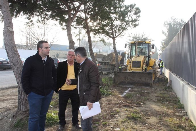 El Ayuntamiento Palaciego Mejora El Alcantarillado De La Carretera Del Monte, Un