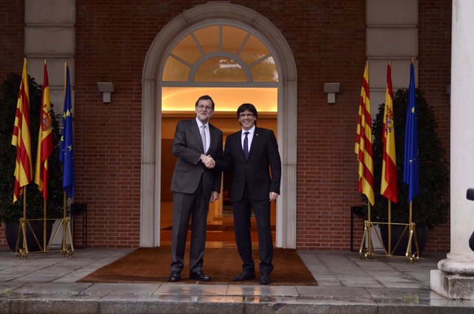 Mariano Rajoy y Carles Puigdemont 