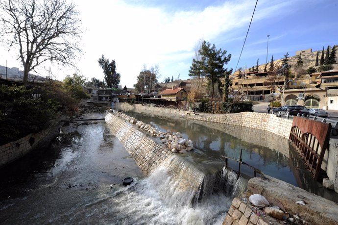 El río Barada a su paso por Damasco