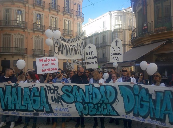 La marcha en su desarrollo por las calles de la capital malagueña.