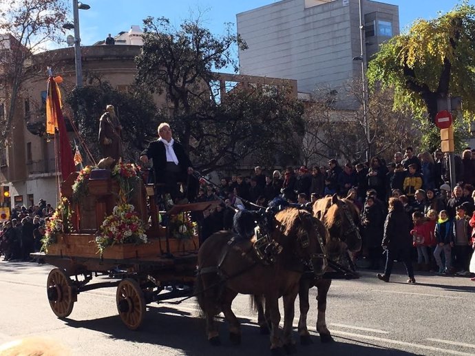 Imagen de Sant Antoni Abat en el desfile de los Tres Tombs