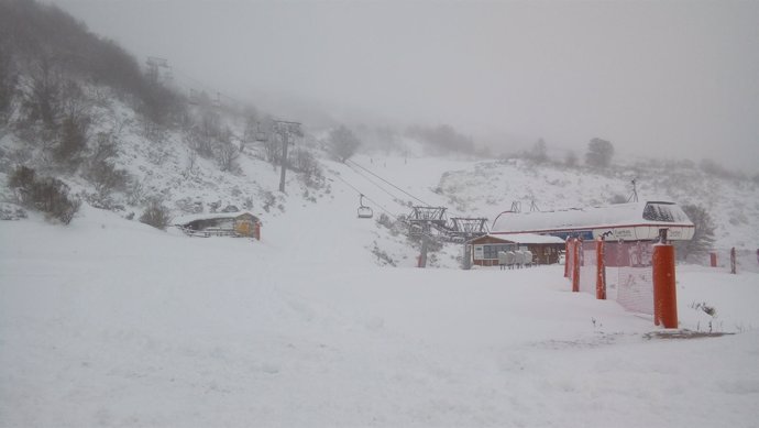 Estación invernal de Fuentes de Invierno, nieve, esquí, esquiar 
