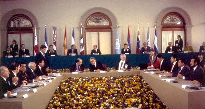 Firma de los Acuerdos de Paz, 1992