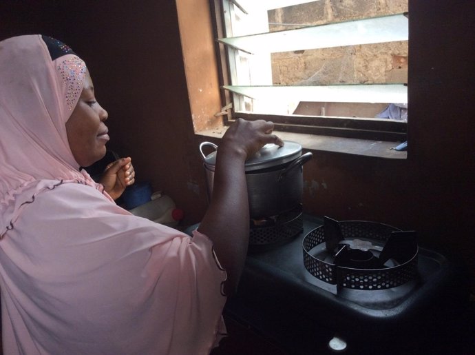 Mujer cocinando Nigeria