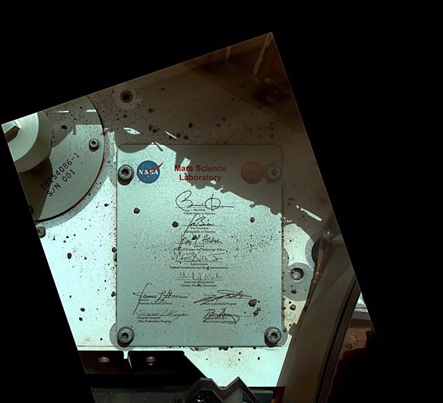 Placa con la firma de Obama en Marte