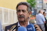 Revilla confía en un acuerdo para garantizar el coste efectivo de los servicios