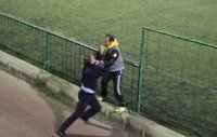 La lamentable pelea entre dos padres durante un partido de fútbol de juveniles