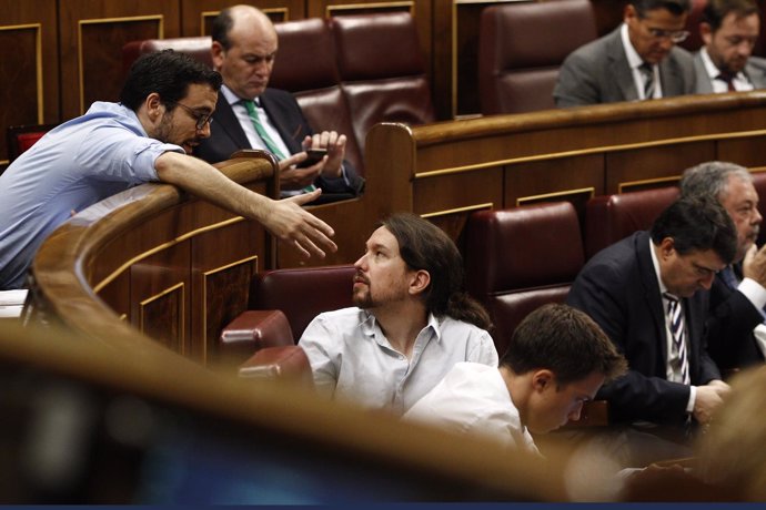 Garzón y Pablo Iglesias en el debate de investidura en el Congreso