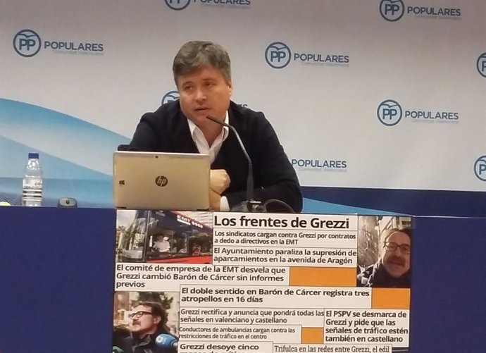 Santamaría (PP) en la rueda de prensa sobre la política de movilidad de Grezzi 