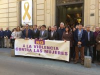 Diputación de Almería se concentra para rechazar el último caso de violencia de género