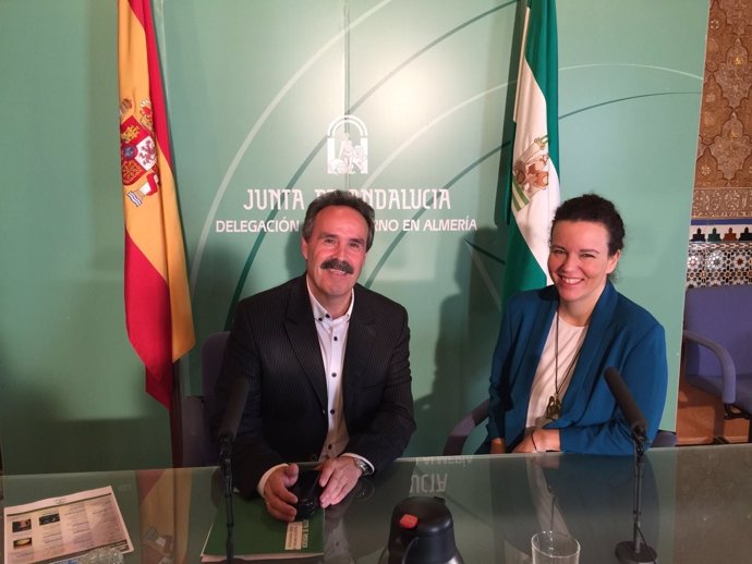 El delegado de Cultura de Almería y la directora del Museo de Almería