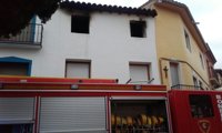 Sucesos.- Los bomberos rescatan a una mujer de un incendio en La Almunia