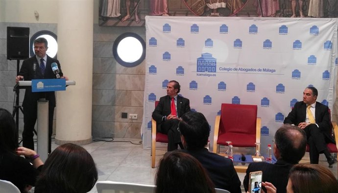 El ministro de Justicia, Rafael Catalá, en un encuentro en el Colegio de Abogado