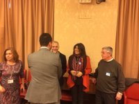 Cospedal saluda a las familias del Yak 42 que siguen su comparecencia en el Congreso