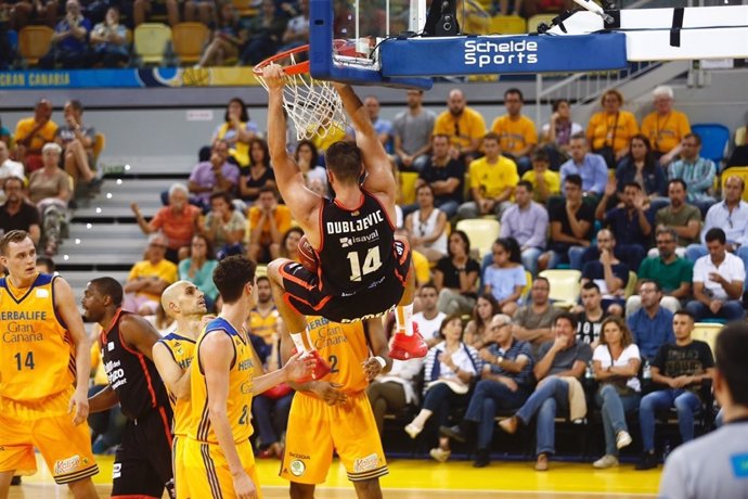 Dubljevic machaca en el Herbalife Gran Canaria - Valencia Basket