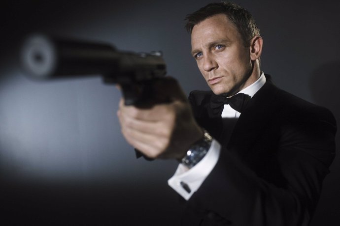 Daniel Craig caracterizado como James Bond.