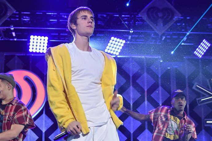 JUSTIN BIEBER