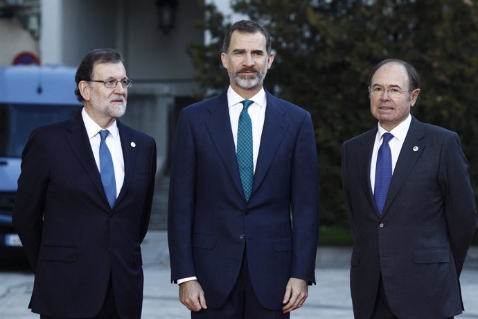 Rajoy, Pío García Escudero y el Rey Felipe en la Conferencia de Presidentes