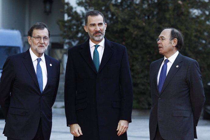 Rajoy, Pío García Escudero y el Rey Felipe en la Conferencia de Presidentes