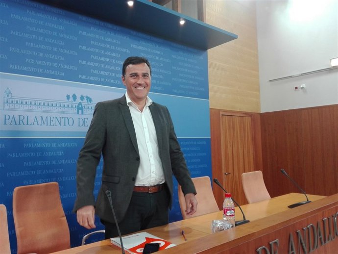 Carlos Hernández, hoy ante los medios