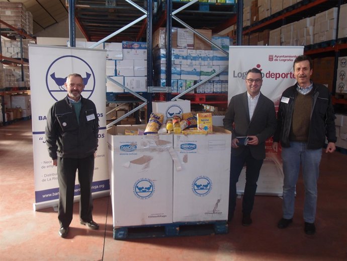 Merino entrega lo recaudado al Banco de Alimentos      