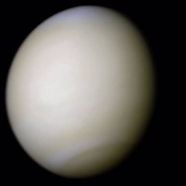 Venus en color real con imágenes de la misión Mariner