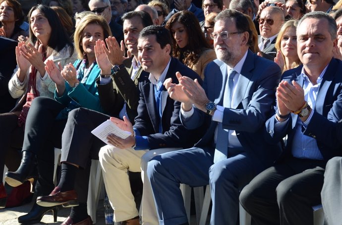 Rajoy, con Juanma Moreno, en un acto en Tomares (Sevilla)