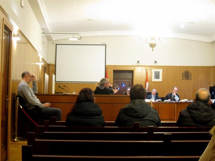 Juicio contra el matrimonio acusado de estafa. 