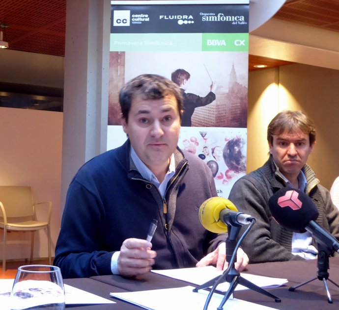 El gerente de la OSV, Ó.Lanuza, junto con el director de la compañía, X.Puog