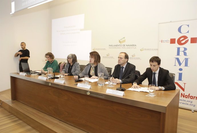 Presentación del informe del CERMIN en el Parlamento de Navarra