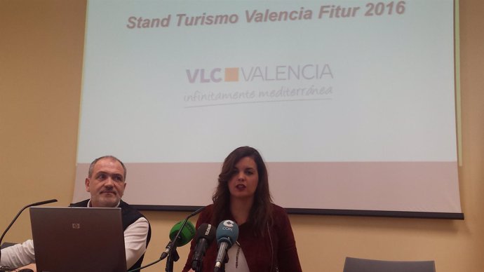 Gómez y Bernabñe presentan el estand de FTVCB en Fitur