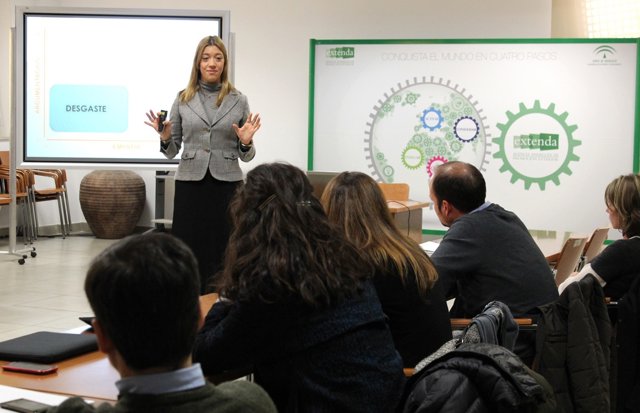 Profesionales biosanitarios, en un taller de Extenda.