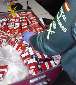 Cajetillas de tabaco intervenidas a un pasajero en Manises