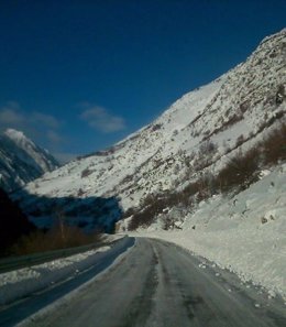 Carretera, nieve, frío, temporal, conducción, cadenas, montaña