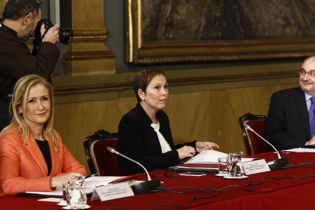 Uxue Barkos y Cristina Cifuentes en la Conferencia de Presidentes