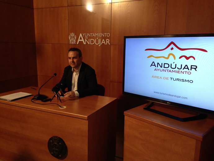 Jesús del Moral informa sobre la oferta de Andújar en Fitur 2017.