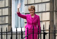 Sturgeon rechaza 'Brexit duro' que propone May y amenaza con nuevo referéndum en Escocia