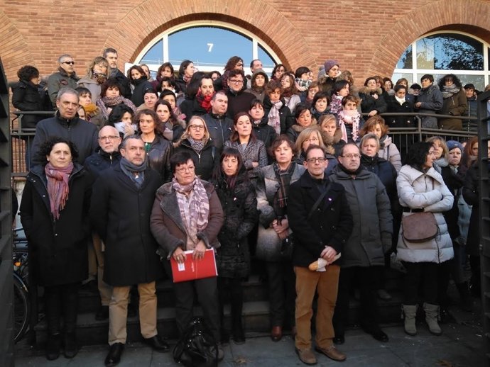 Concentración en repulsa de la muerte de la vecina de Burlada