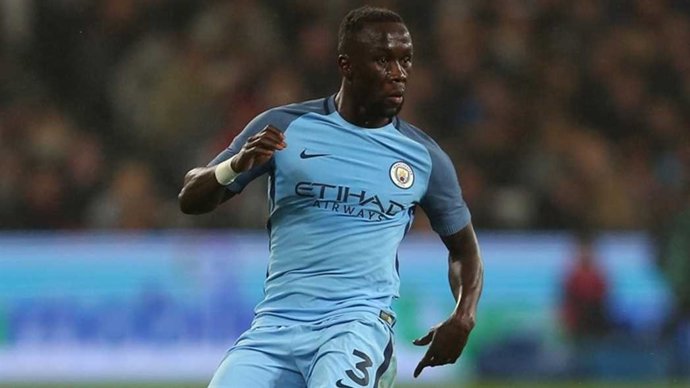 Bacary Sagna con el Manchester City