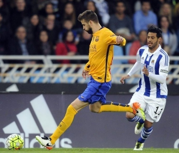 Gerard Piqué Carlos Vela Barcelona Real Sociedad