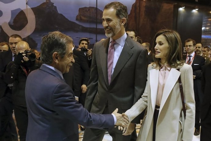 Revilla y Los Reyes Don Felipe y Doña Letizia 