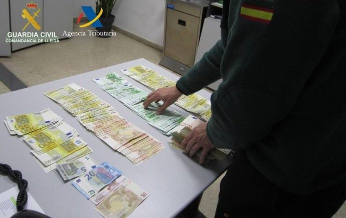 Dinero intervenido en la aduana de la Farga de Moles
