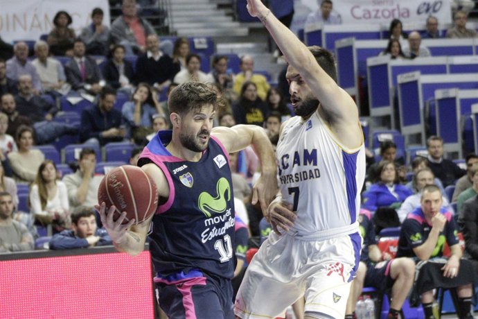 Nicolás Laprovittola contra Facu Campazzo en el partido de la ACB J32
