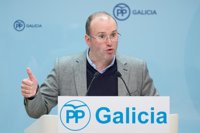 El PP dice que fue el Gobierno del PSOE quien "convirtió las cajas en  bancos" y afea a Caballero que defendió a Gayoso