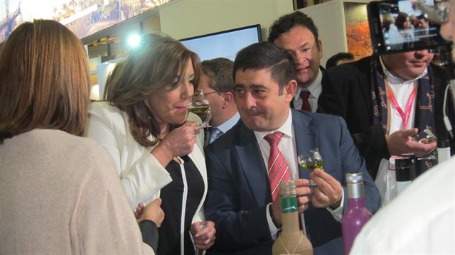 Susana Díaz y Francisco Reyes, en Fitur